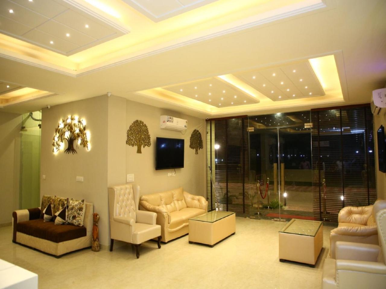 Anandam Clarks Inn Suites Vrindāvan Exterior foto