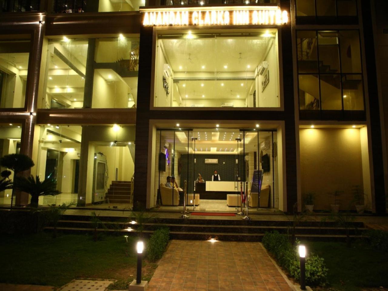 Anandam Clarks Inn Suites Vrindāvan Exterior foto