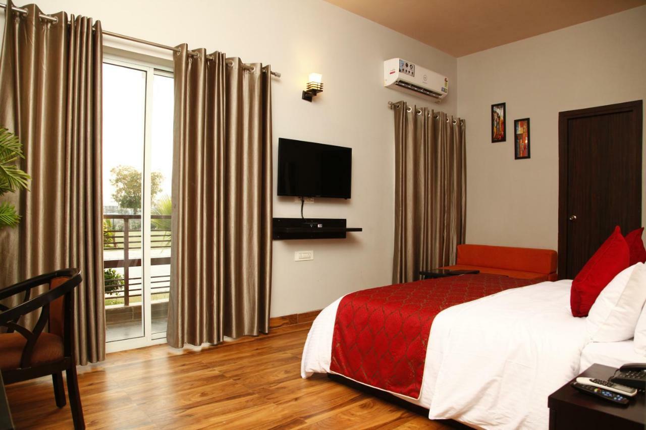 Anandam Clarks Inn Suites Vrindāvan Exterior foto