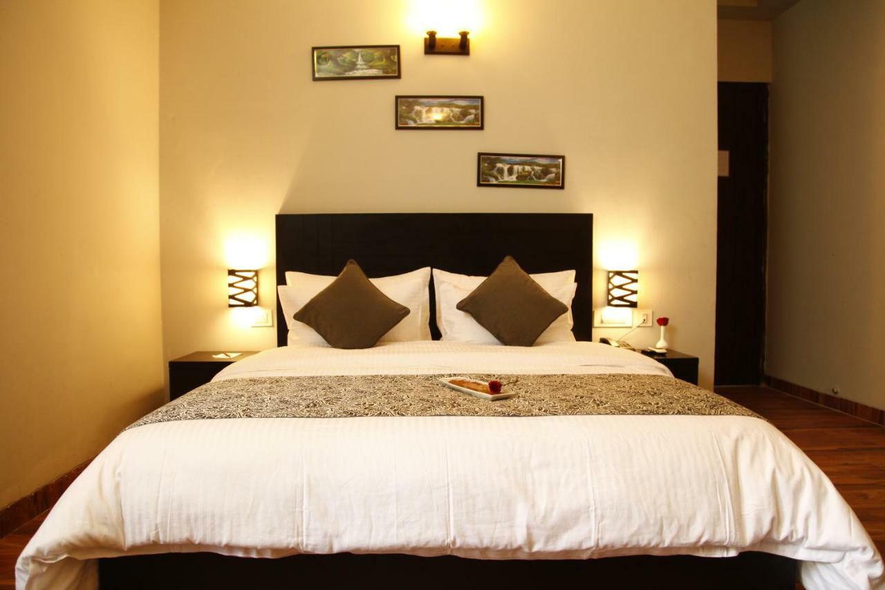 Anandam Clarks Inn Suites Vrindāvan Exterior foto