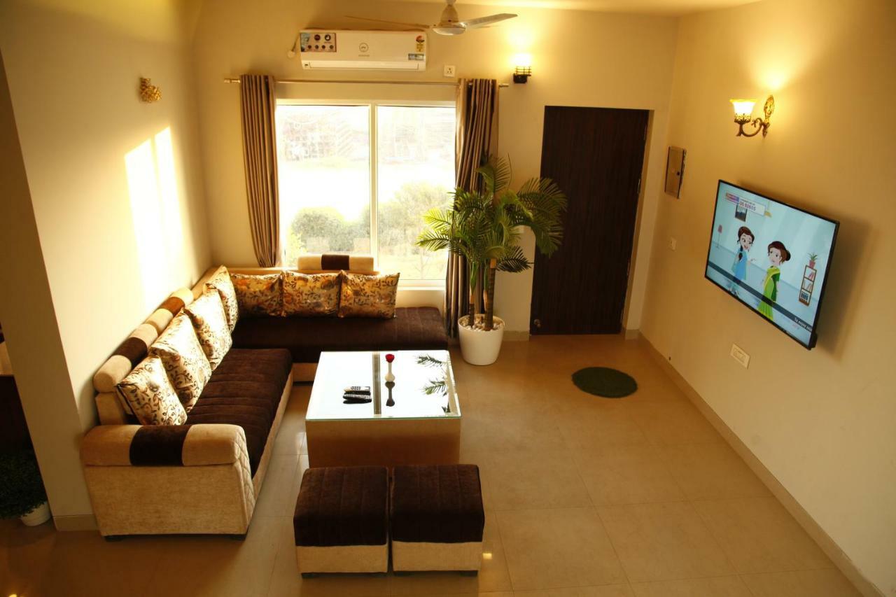 Anandam Clarks Inn Suites Vrindāvan Exterior foto